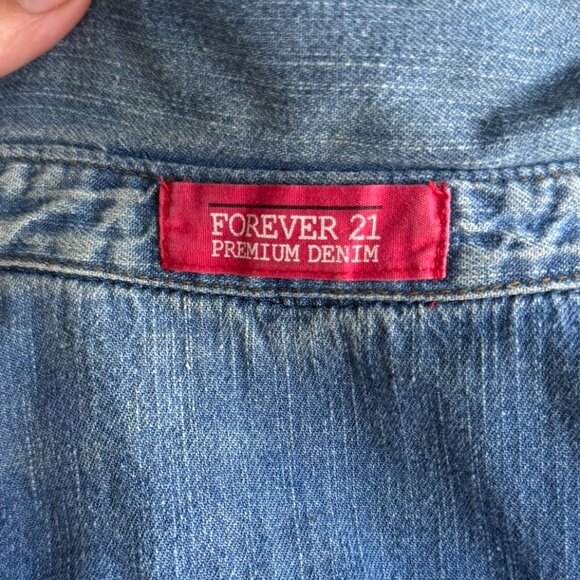 Forever 21 – Premium Denim Button-Down Chambray Shirt – Size S - Picture 6 of 7